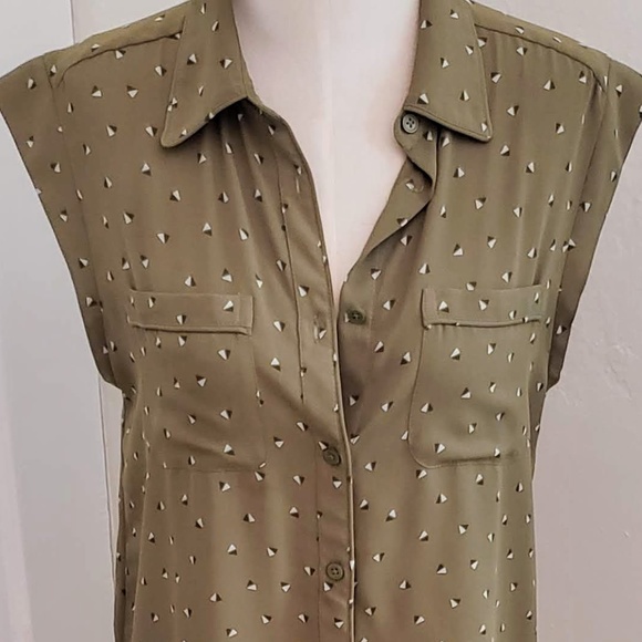 Sleeveless Olive Green Top - Picture 3 of 6